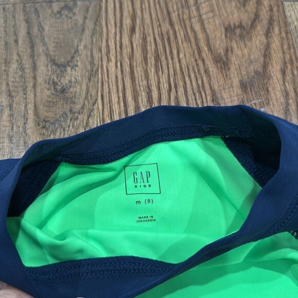 Gap kids rashguard. Sz 8 - Picture 2 of 3